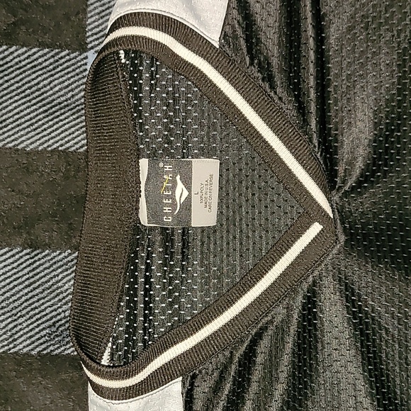 Vintage. Made in USA. Cheetah. Jersey material tee. Men's size L. Like-new - Picture 7 of 15